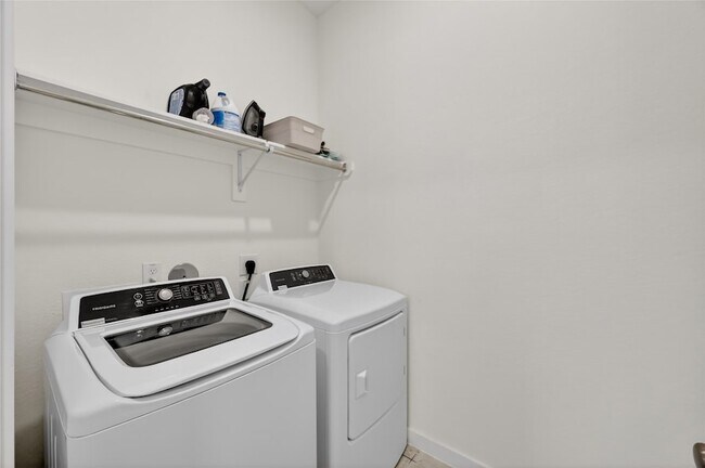 Building Photo - 4439 Stone Ridge Ln