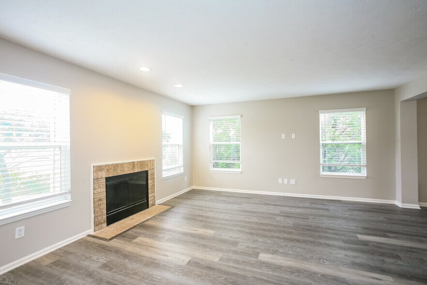 Building Photo - 16722 Maraschino Dr