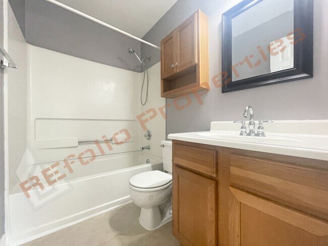 Building Photo - Fantastic Location! Beautiful 2 Bedroom 2....