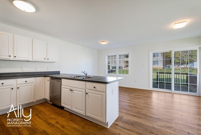 Building Photo - 409 S Magnolia Ave