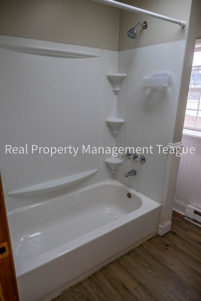 Building Photo - 1 S Main St