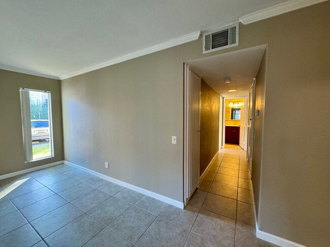 Building Photo - *** Move-In Special*** Luxury Living at Wa...