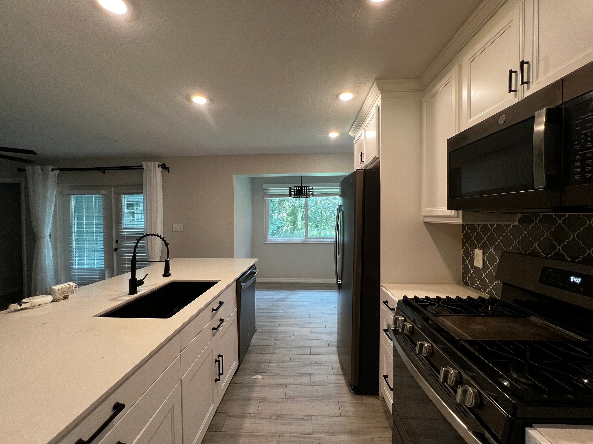 Kitchen - 105 Lido Rd