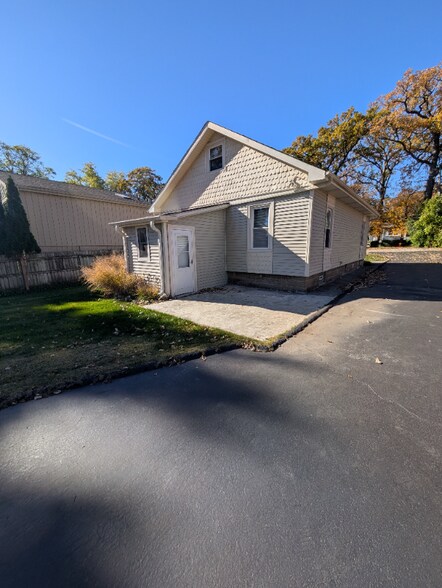 Building Photo - 14837 Keating Ave