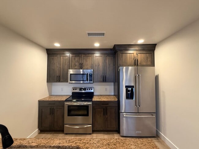 Building Photo - Luxury 3-Bedroom Residence in Grandpa's Pond – All Utilities & Internet Included