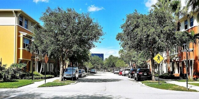 Building Photo - 883 Millbrae Ct