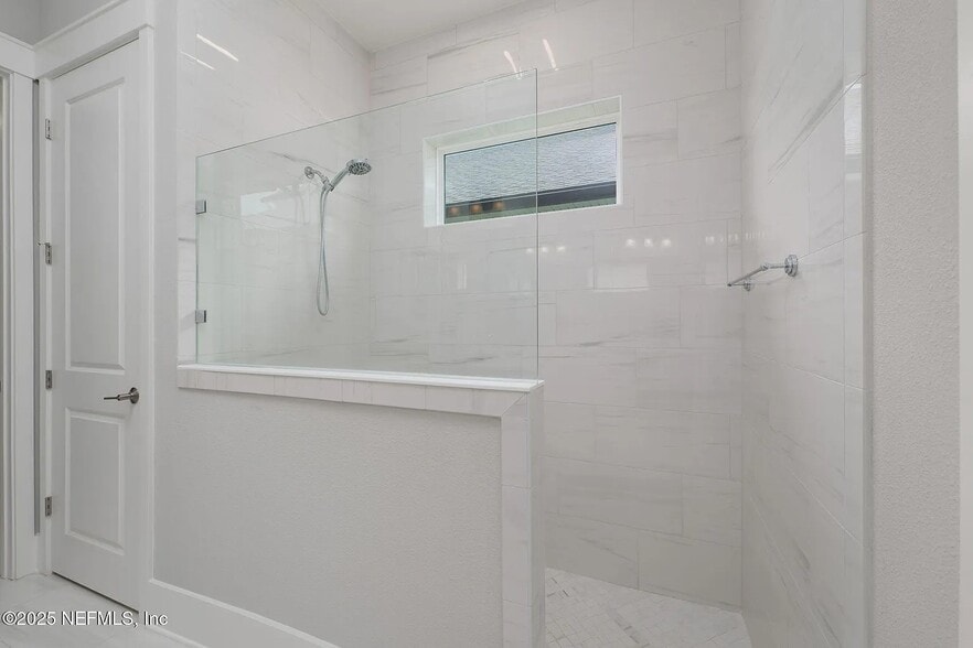 Building Photo - 40 Blue Hampton Dr