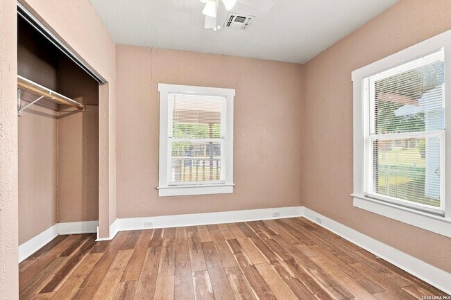 Building Photo - 506 E Whittier St