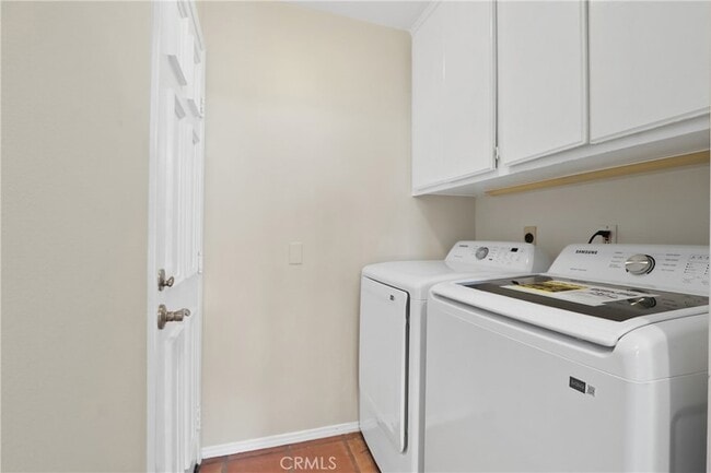 Building Photo - 6031 Shadowbrook Cir