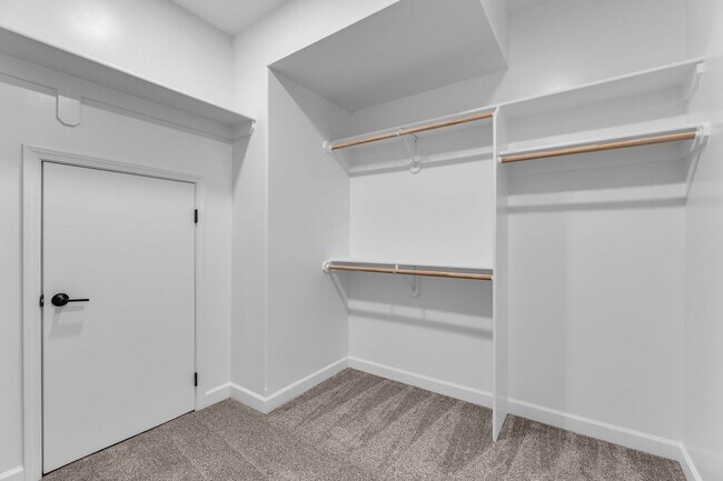 Building Photo - Italian Estates Property Management
