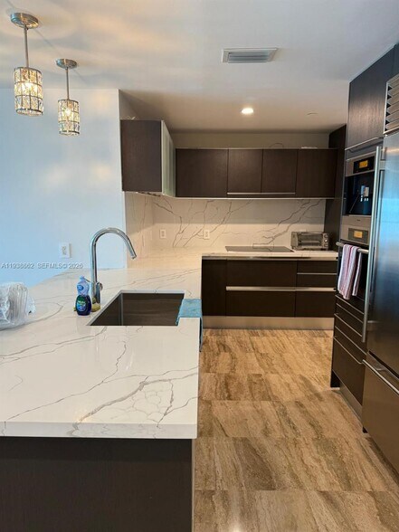 Building Photo - 17001 Collins Ave