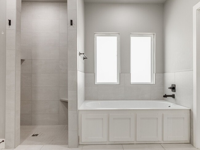 Building Photo - 3212 Hayven Cir