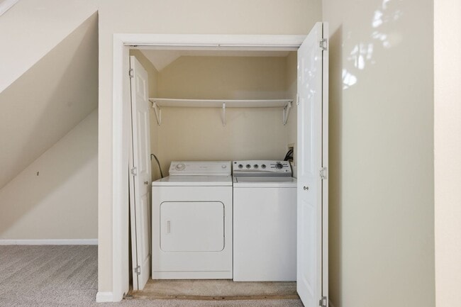 Building Photo - Stylish Two-Level Condo in Gables of Tuckerman Near Pike & Rose!
