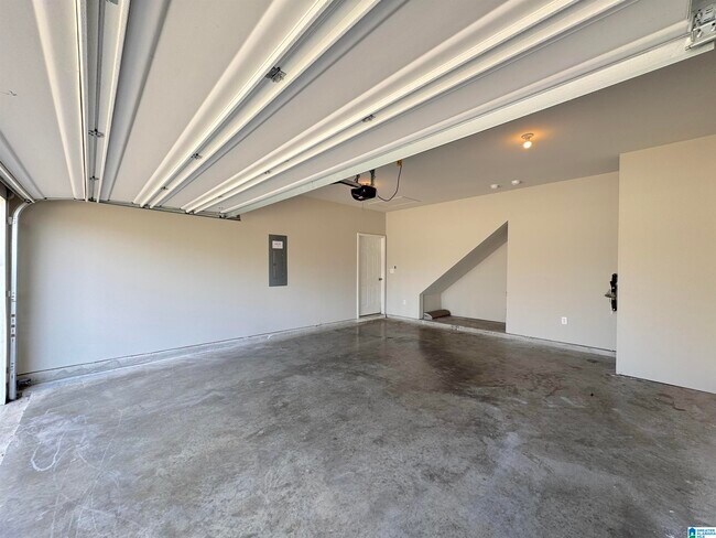 Building Photo - 7040 Kensington Ave