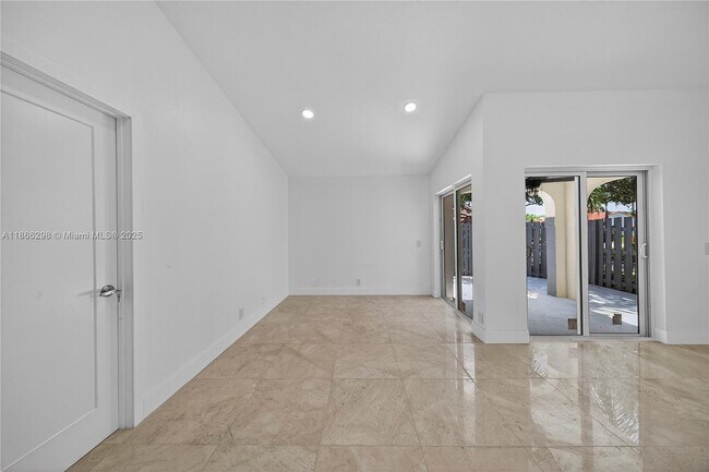 Building Photo - 1545 Springside Dr