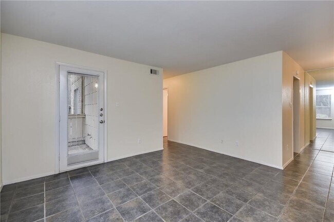 Building Photo - 8210 Bent Tree Rd