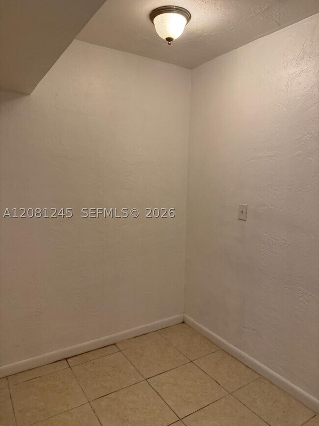 Building Photo - 2175 NE 170th St