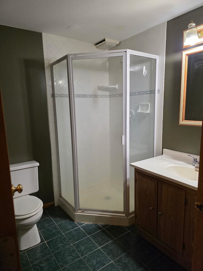 Building Photo - 1860 Chandler Ave