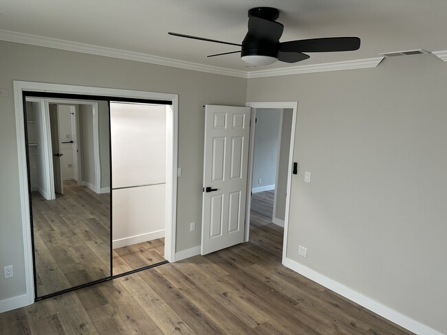 Master bedroom entry, ceiling fan with lighting, - 4230 W 169th St