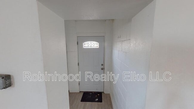 Building Photo - 756 1/2 Maple Street Unit B