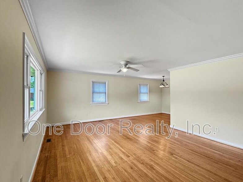 Building Photo - 117 Winston Dr