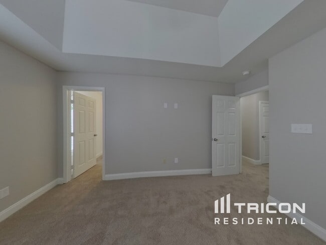 Building Photo - 2424 Damascus Dr