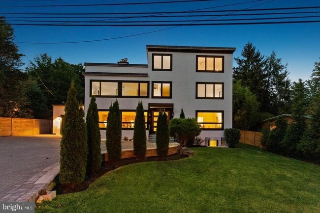 Building Photo - 5805 Massachusetts Ave