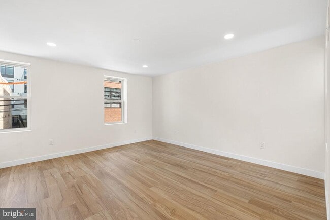 Building Photo - 1124 Dunton St