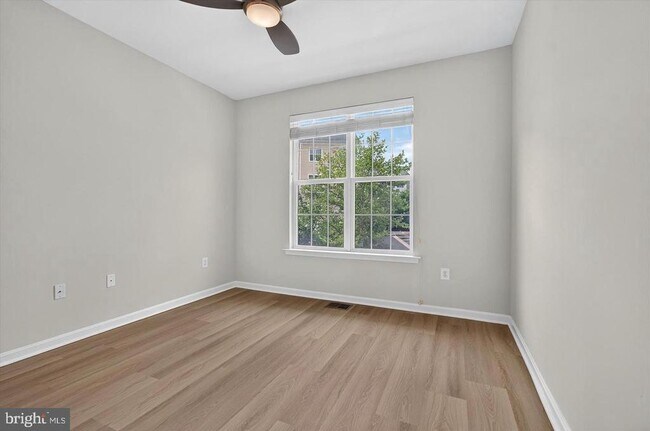Building Photo - 43845 Centergate Dr
