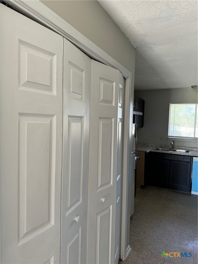 Building Photo - 1207 Charisse St