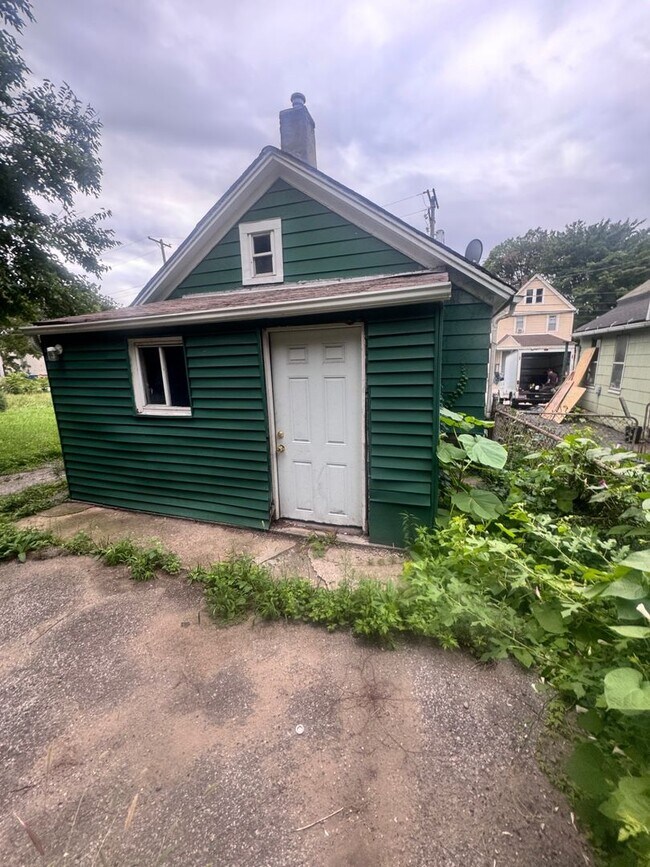 Building Photo - 3017 Nursery Ave