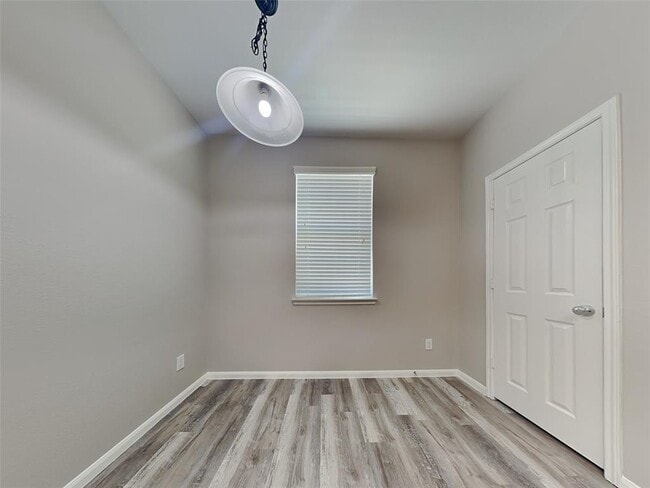Building Photo - 3911 Mossy Spring Ln