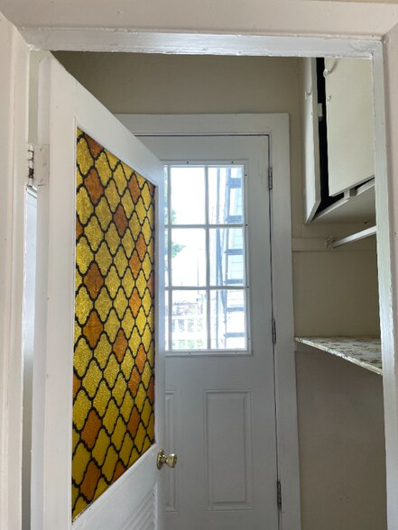 Building Photo - 76 Walnut St