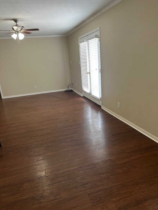 Building Photo - 2100 Vail Dr