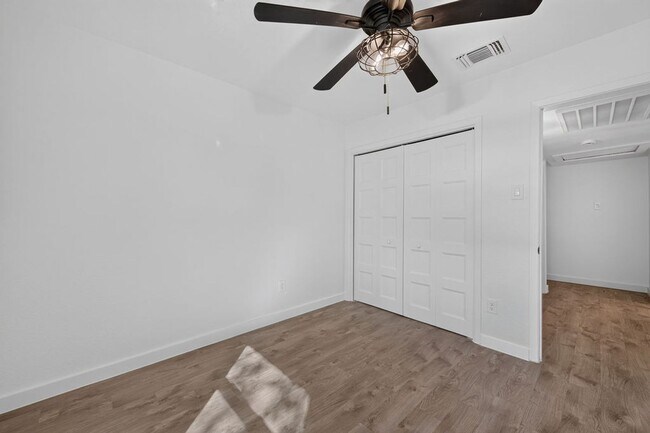Building Photo - 2124 Burton Dr