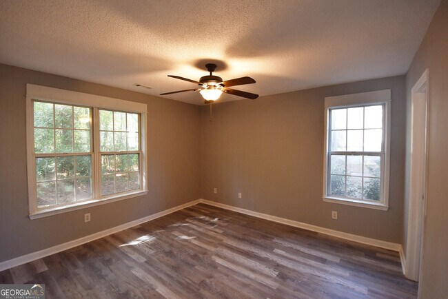 Building Photo - 700 S Fairfield Dr