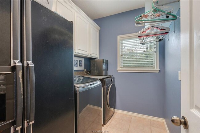 Building Photo - IMMEDIATE MOVE IN! Gorgeous 4 bedroom 3 ba...