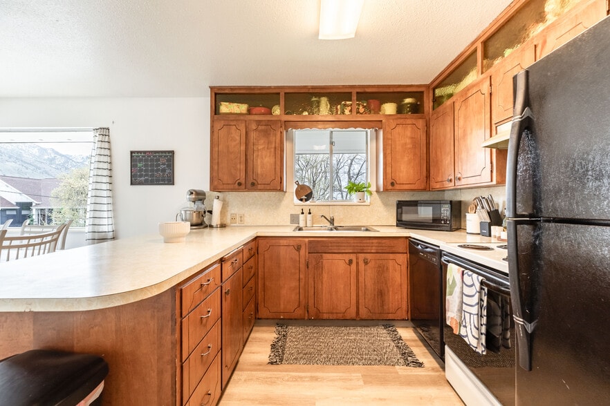 Building Photo - 815 Orchard Dr