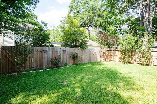 Building Photo - 22 S Lace Arbor Dr