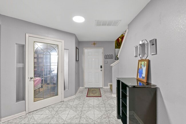 Building Photo - 1022 Americana Dr