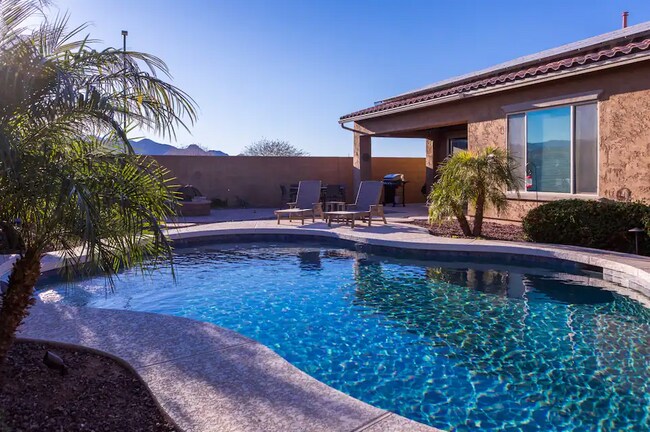 Building Photo - 18519 W Paradise Ln