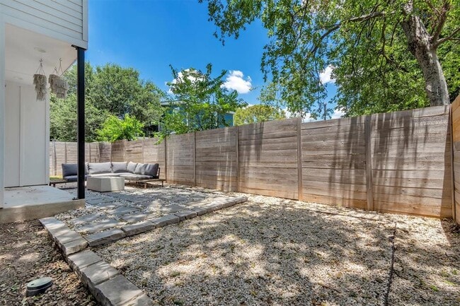 Building Photo - 408 W Odell St