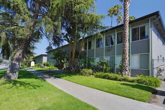 Building Photo - Ravencrest Apartments 1