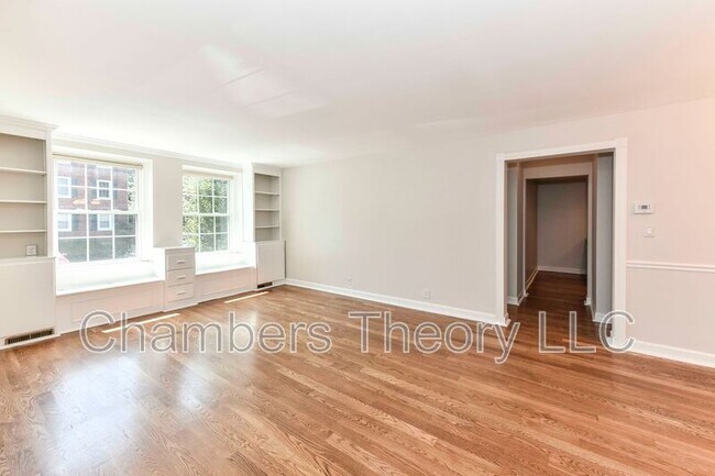 Building Photo - 3057 S Buchanan St