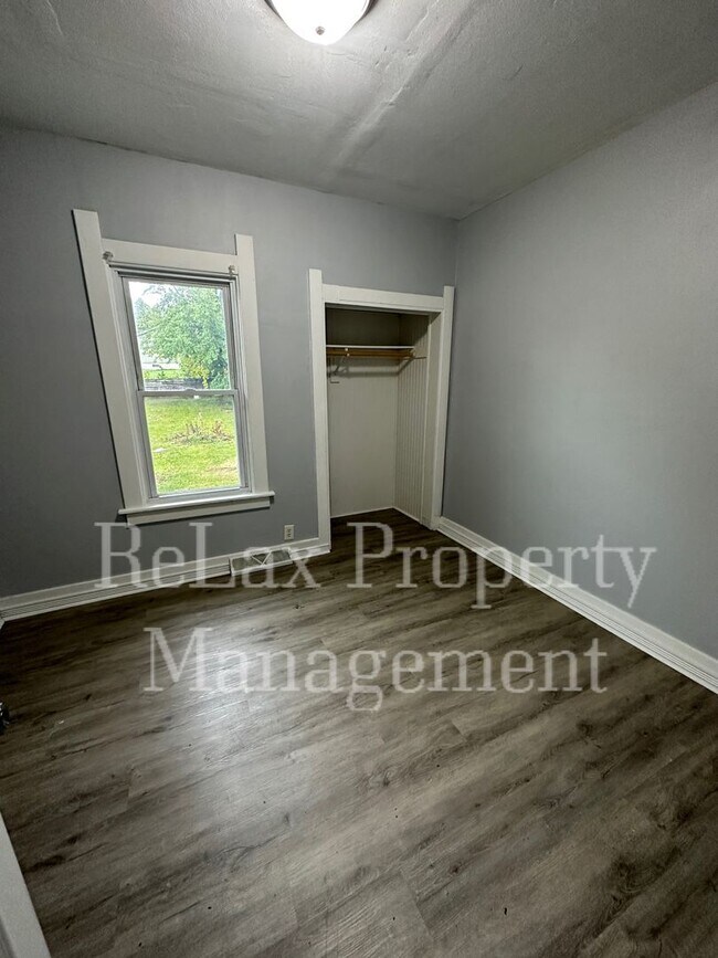 Building Photo - Single Family Home in Waukesha