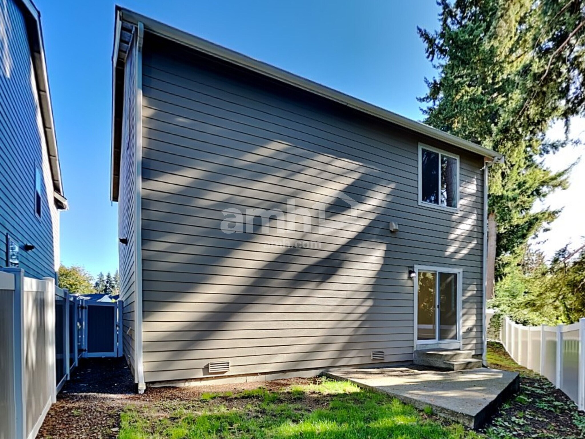 Building Photo - 13938 106th Ave E