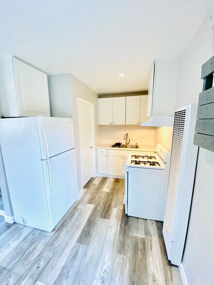 Building Photo - 407 W Granada Ct