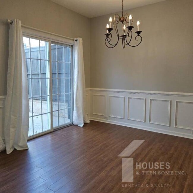 Building Photo - 203 Chardon Pl