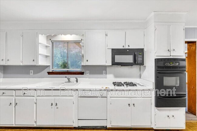 Building Photo - 15 Vineyard Dr