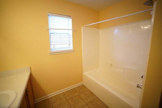 Building Photo - 2738 W Tharpe St